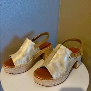 Very Volatile Los Angeles Gold Espadrille Wedge Sandals, NWOT, Size 8